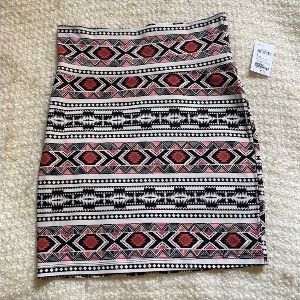 🌀NWT CHAROLETTE RUSSE SIZE SMALL MINI SKIRT